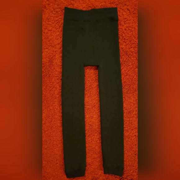 Women's Winter Leggings - Picture 2 of 4